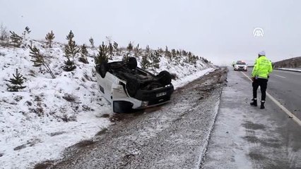 Para nakil aracı devrildi: 2 yaralı - SİVAS