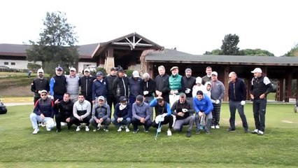 Amatör golfçüler depremzedeler için sahaya çıktı