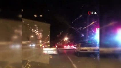 Seyir halindeyken arkalarından gelen araca yumurta attılar