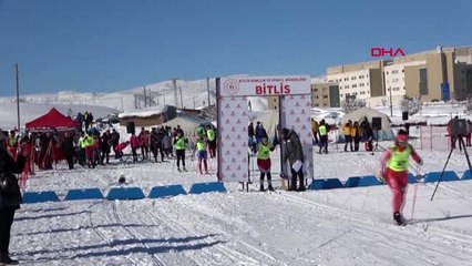 Bitlis'te kayaklı koşu müsabakaları başladı