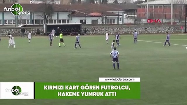 Kırmızı kart gören futbolcu, hakeme yumruk attı