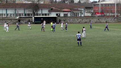 Spor kırmızı kart gösteren hakeme yumruk attı