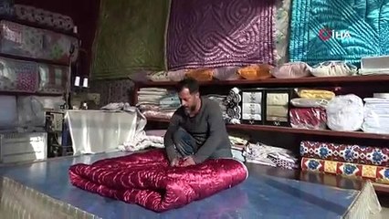 Uşaklı yorgan ustası teknolojiye direniyor