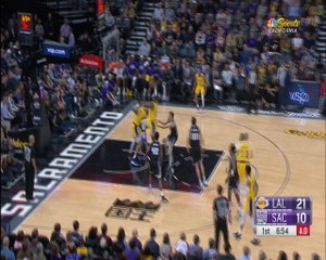 Télécharger la video: LeBron drops 11th triple-double in Lakers win