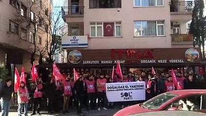 Sol Partili gençlerden Ensar Vakfı’na yumurtalı protesto