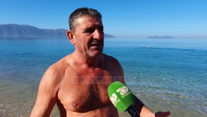 Noti në dimër/ Dy ish futbollistët sfidojnë temperaturat e ulëta në brigjet e Jonit