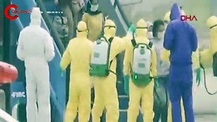 Vuhan'dan tahliye edilen yolcuların üzerine dezenfektan sıkıldı