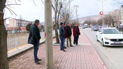 Depremde hasar gören binalar yıkılıyor