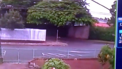Câmera flagra carro em manobra perigosa no Cancelli