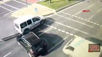 Beşiktaş'ta kırmızı ışık kazası kamerada