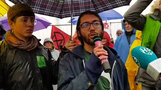 Amazon : intervention des Amis de la terre à Annecy