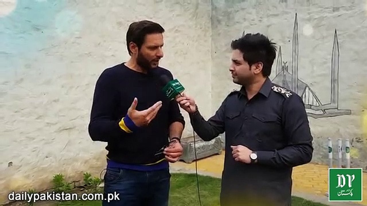 yasir_shami_ny_shahid_afridi_se_woh_sary_sawal_poch_liye_jo_koi_nahi_pochta_jawabo_pr_hansi_na_rukay_