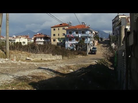 Ora News - Zona pranë Sanatoriumit pa rrugë, banorët: Kemi marrë premtime fushate