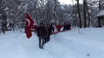 AP'de Türk bayrağını yırtan ırkçı Yunan milletvekiline tepkiler