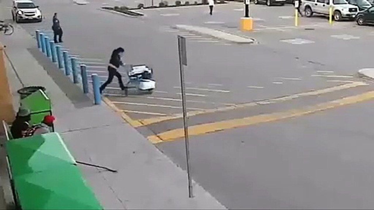 Une voleuse de caddie va regretter son geste