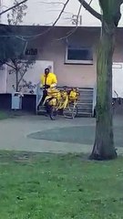 Pas simple de distribuer le courrier en pleine tempête