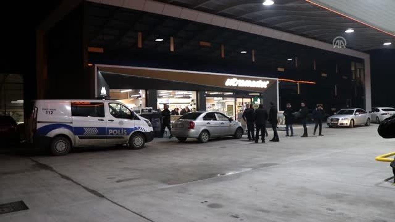 Akaryakıt istasyonu marketinde silahlı soygun