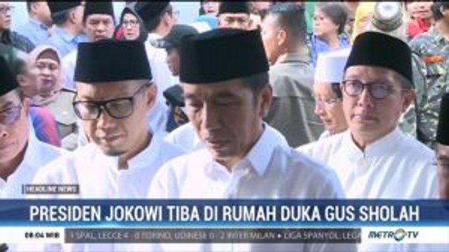 Presiden Jokowi Melayat ke Rumah Duka Gus Sholah