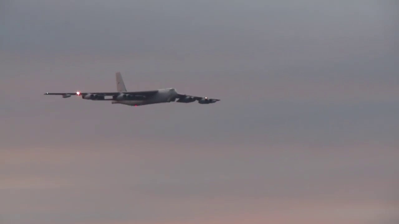 Military Weapons Us Super Boomber B 52 why is not possible