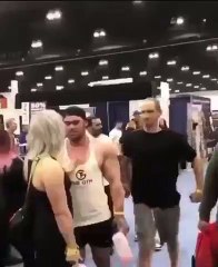 Download Video: La blague à ne jamais faire à un bodybuilder