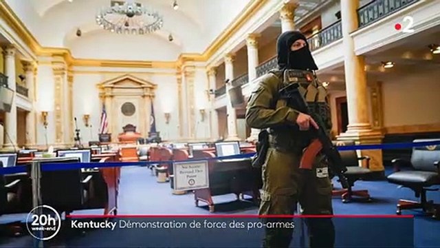 USA : Découvrez pourquoi ces hommes lourdement armés sont entrés dans un bâtiment public du Kentucky avec des cagoules et des fusils d'assauts
