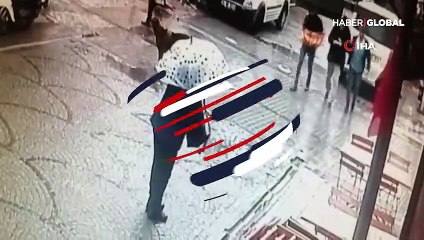 Sokak ortasında kavga saniye saniye kamerada