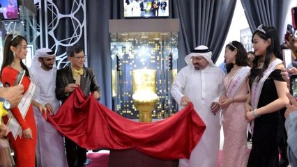 Elmas taşlı altın klozete görkemli tanıtım! Sosyal medyada tepki çekti