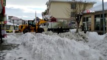Bingöl’de karla mücadele çalışmaları aralıksız devam ediyor