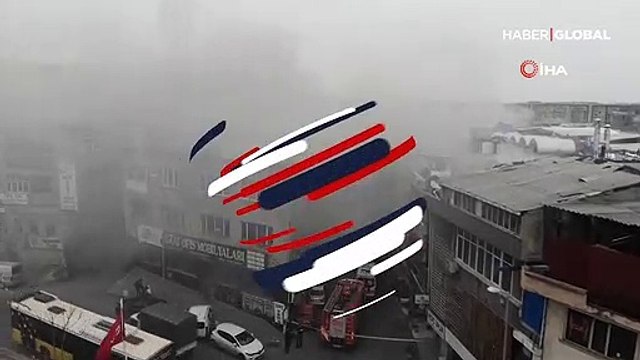 Bayrampaşa'da yangına müdahale ederken düşen itfiayeci ağır yaralandı