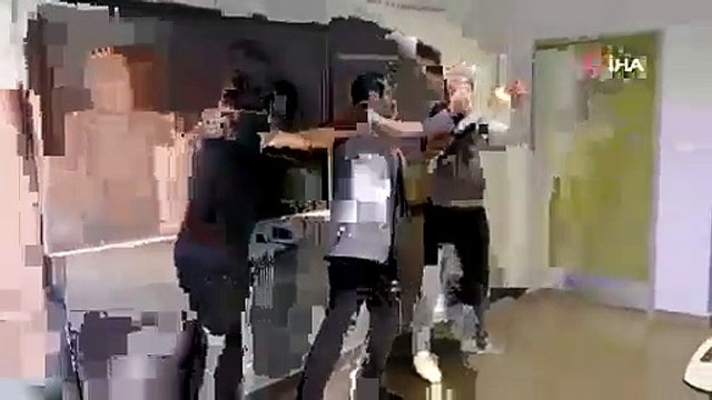 Geometri dersini öğrencilerine 'erik dalı' ve 'fidayda' eşliğinde anlatıyor