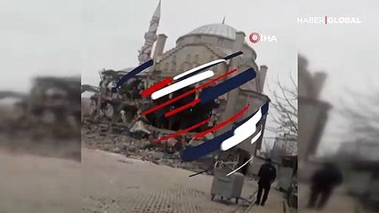 Depremde ağır hasar alan cami böyle çöktü