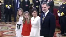 Pablo Echenique pasa 'a todo gas' para evitar saludar a los Reyes de España