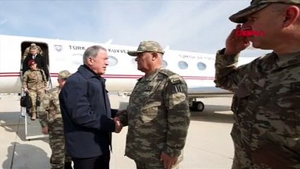 Bakan Akar ve komutanlar Suriye sınırında