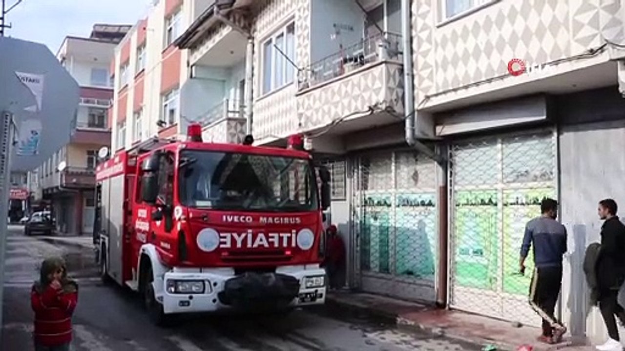 Kayseri'de ev yangını: Dumandan zehirlenen 2 kardeş tedavi altına alındı