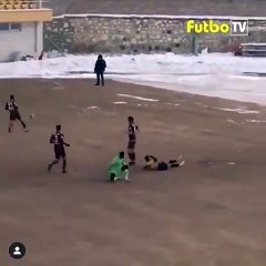 Bayburt Özel İdarespor-Bandırmaspor maçında görülmemiş olay! 'Oyuncu ölmedi' devam edelim