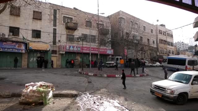 İsrail askerleri Batı Şeria'da bir Filistinliyi plastik mermiyle gözünden yaraladı - EL