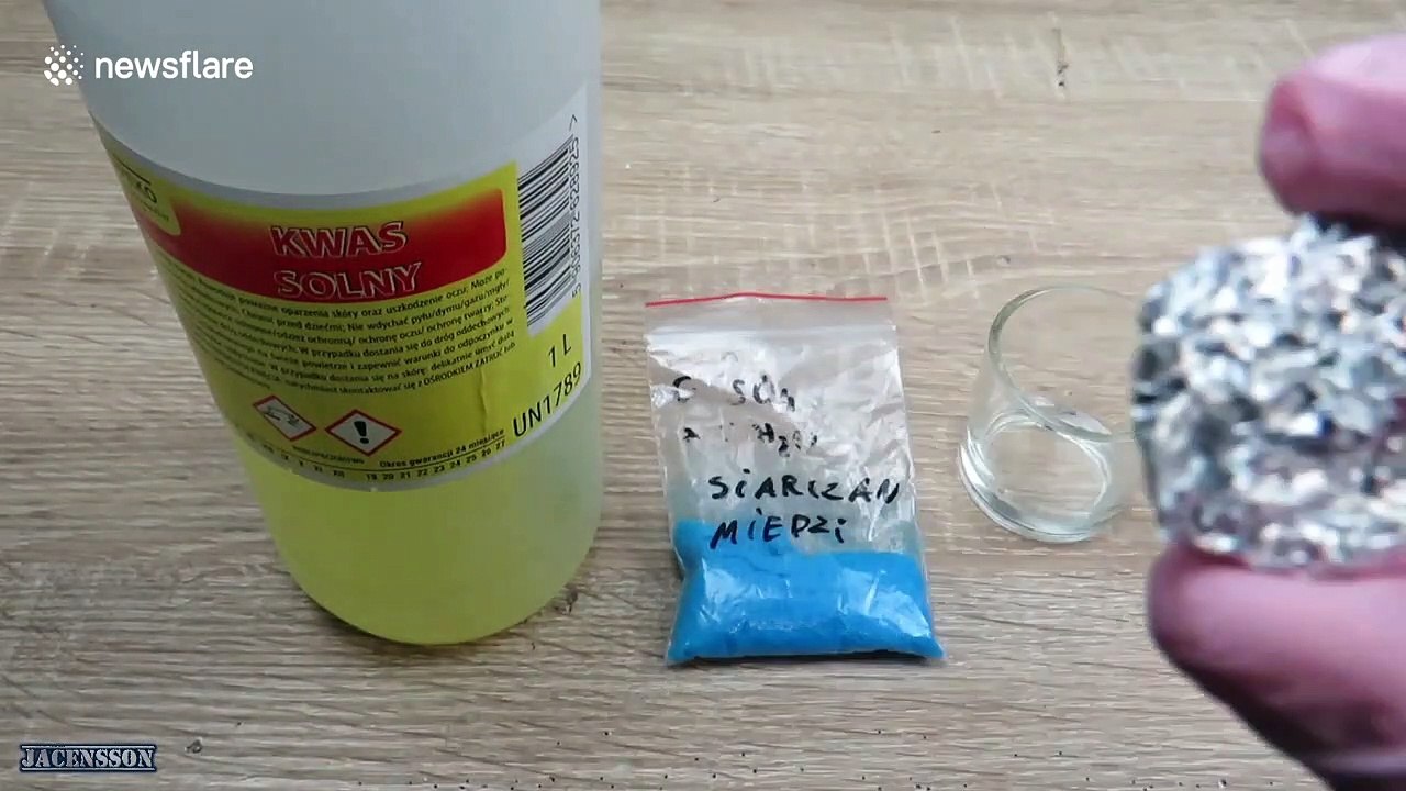 YouTuber creates mesmerising 'blue flame' experiment using aluminium