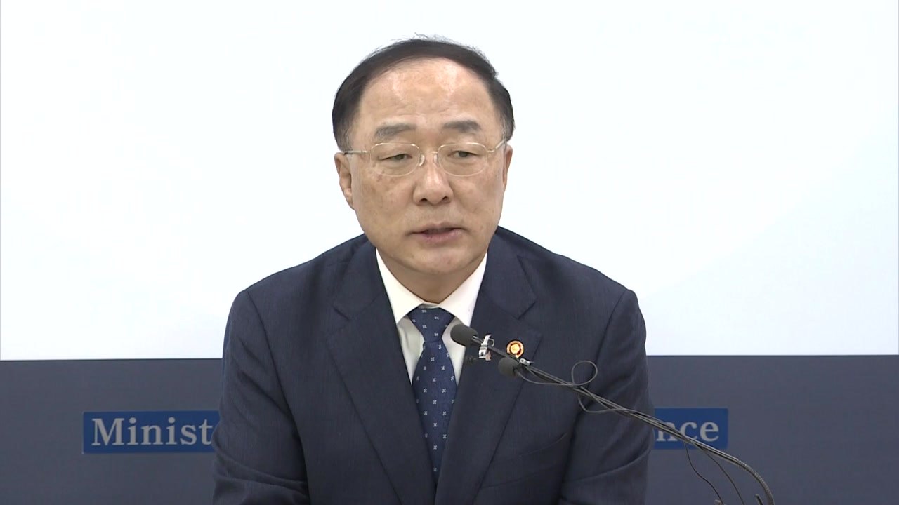 홍남기 "신종 코로나로 소상공인 피해...내수 활성화 대책 만들 것" / YTN