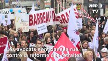 Retraites: les avocats dans la rue à Paris contre le projet de réforme