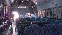 Ora News - Brenda avionit me të cilën u evakuua studentja shqiptare nga Kina, pasagjerët me maska
