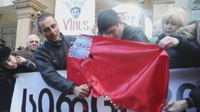 Centenares de opositores exigen en Tiflis comicios parlamentarios anticipados