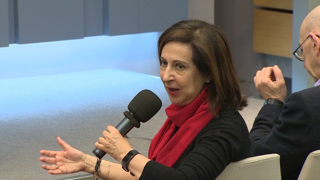 Robles habla sobre unas maniobras de García Macías en un F-18