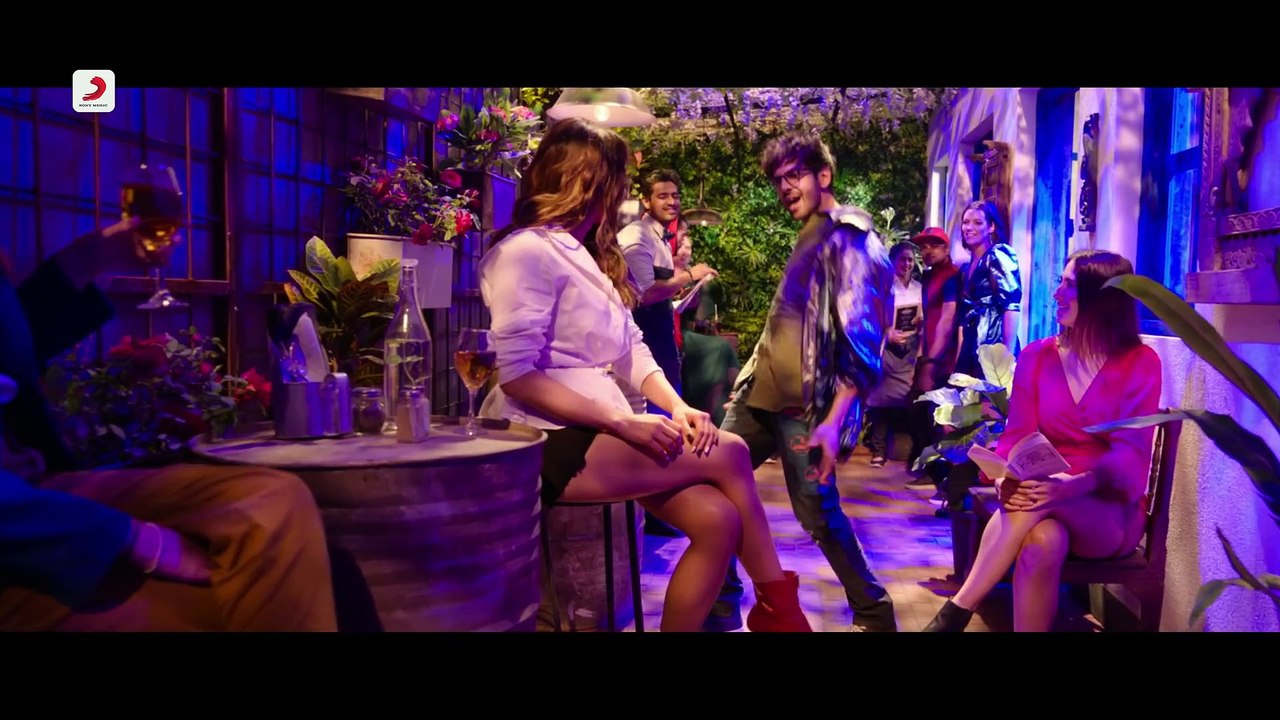 y2mate.com - haan_main_galat_love_aaj_kal_kartik_sara_pritam_arijit_singh_shashwat_yRB0xbKDebo_1080p_2