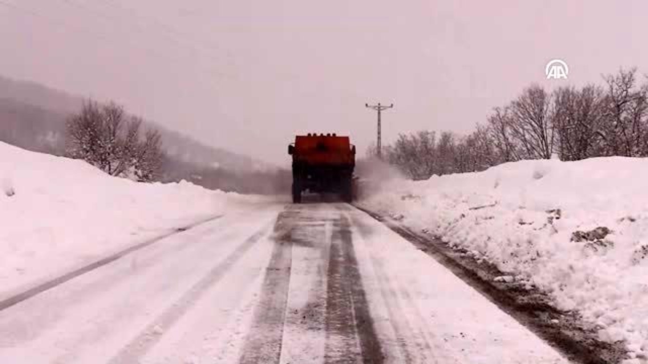 Kar ile ve ulaşımı aksatıyor