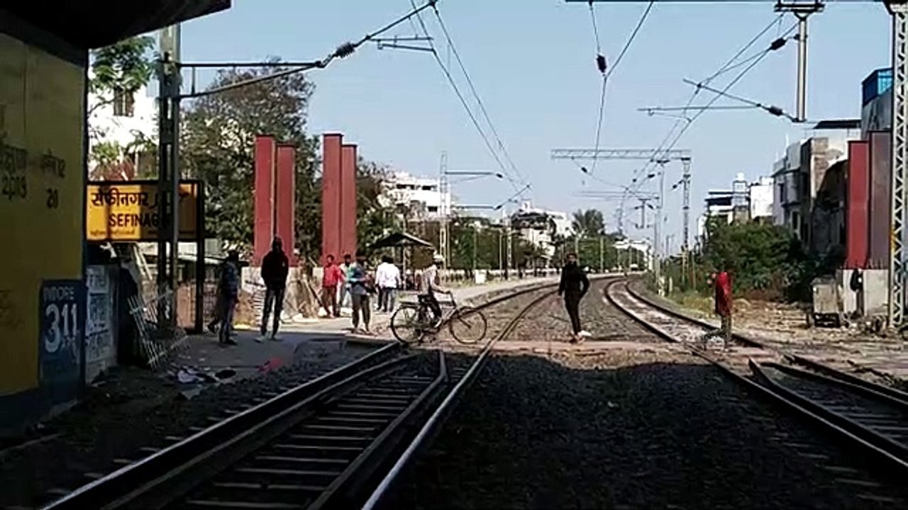 माणिक बाग ब्रिज के नीचे ट्रेन की चपेट में आने से हुई महिला की मौत