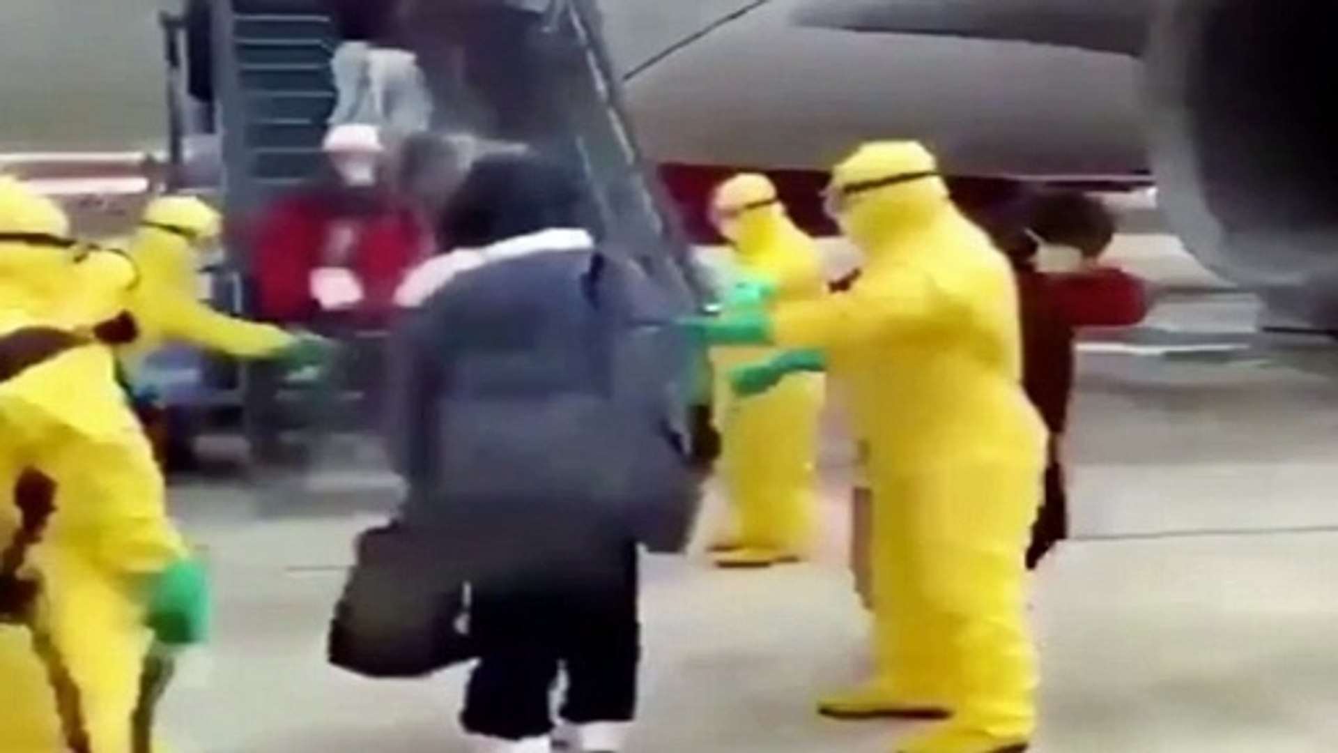 Coronavirus : Passengers sprayed with hoses on runway after flying from coronavirus epicentre