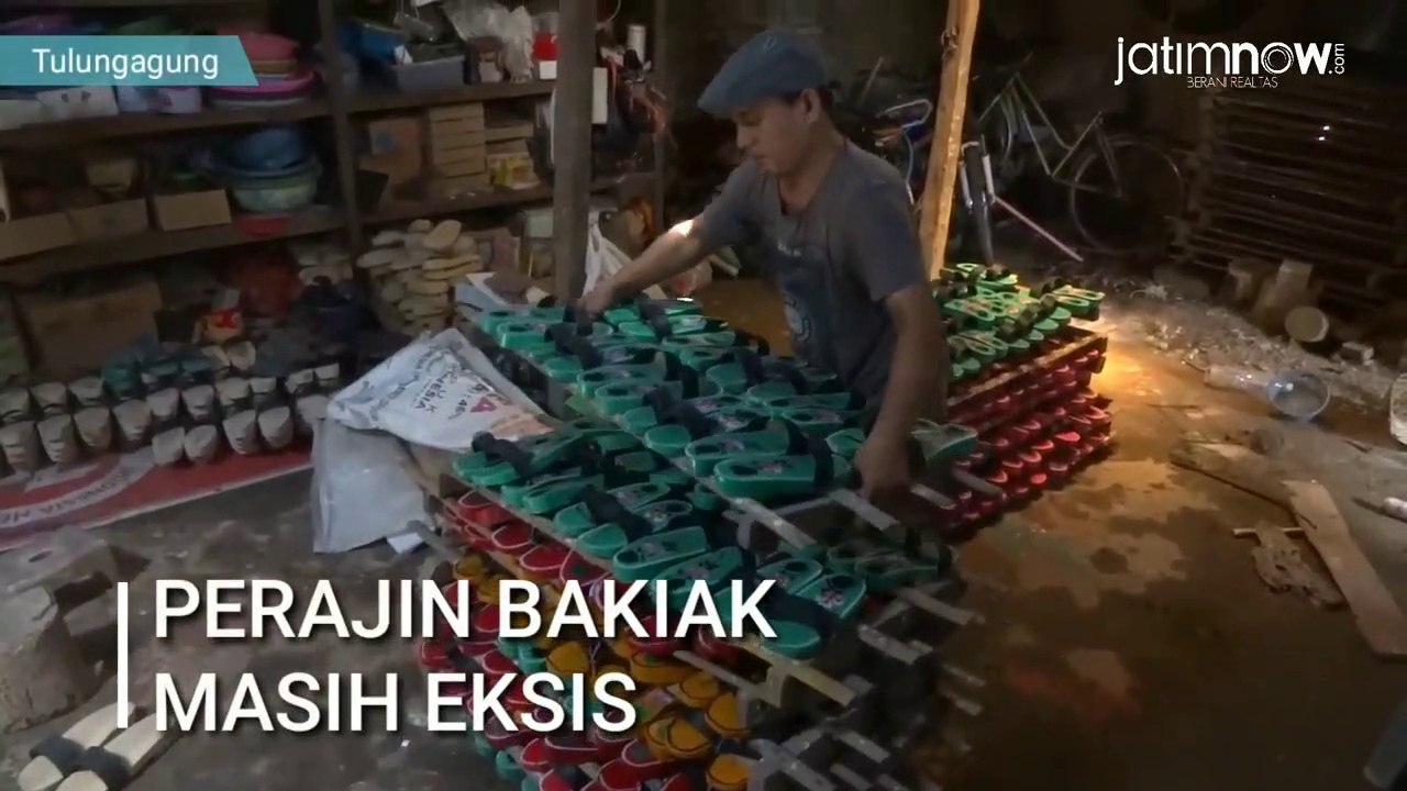 Perajin Bakiak yang Masih Tetap Eksis