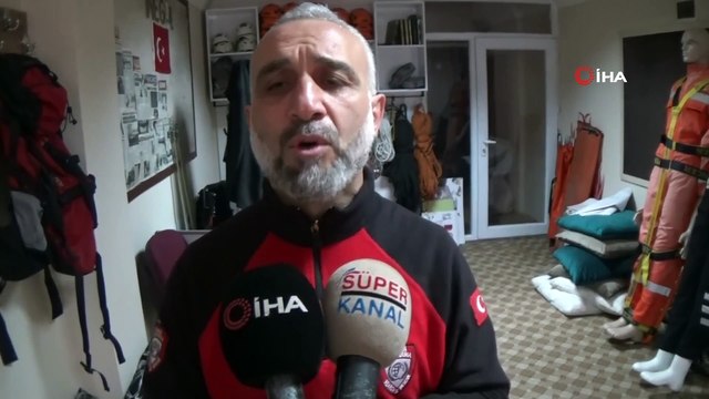 Enkaz altından cenazeleri çıkaran kurtarma görevlisinden deprem uyarıları