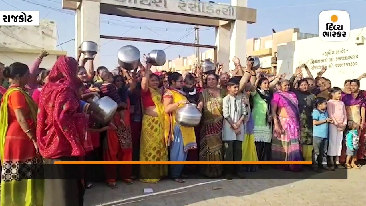 રાજકોટમાં 100થી વધુ મહિલાઓ રસ્તા પર ઉતરી ભરશિયા...