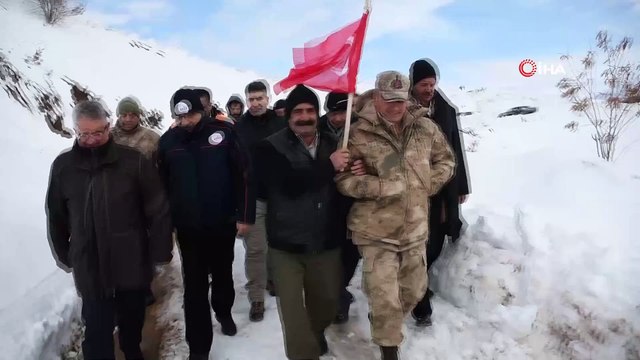 Kar kış demeden depremin yaraları sarılıyor